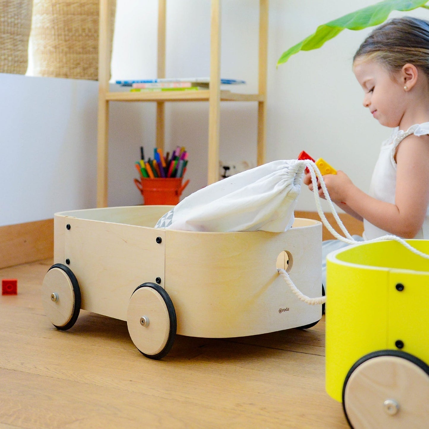 CARRO LUPE AMARILLO | Det. en caja