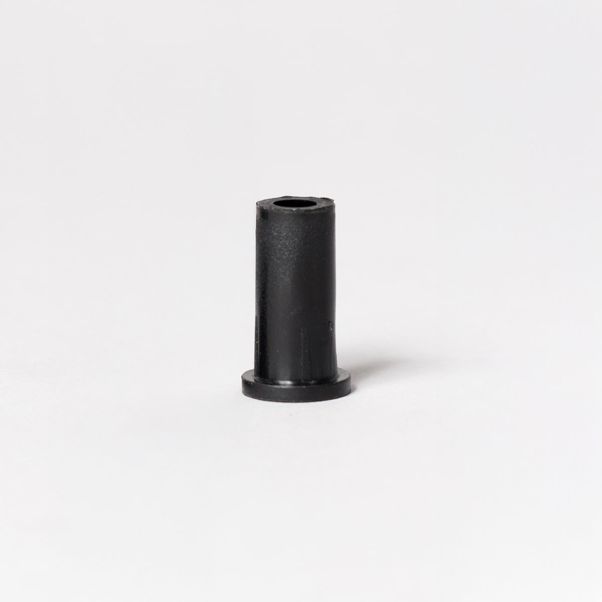 1808 BUJE PLASTICO 28MM  NEGRO